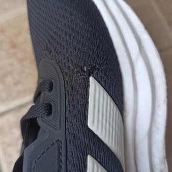 Kısa Sürede Yırtılan Adidas Spor Ayakkabı İçin Mağaza Desteği Talebi