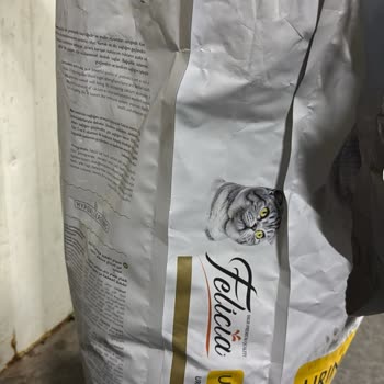 Felicia Kedi Mamasında Kurt Çıktı, Firma Ve Petshop Çözüm Sunmuyor