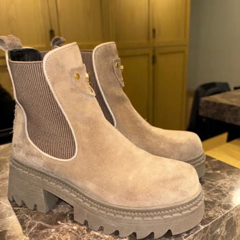 Bir Gün Giyilen Ayakkabıda Ciddi Aşınma Ve Yavaş Çözüm Süreci