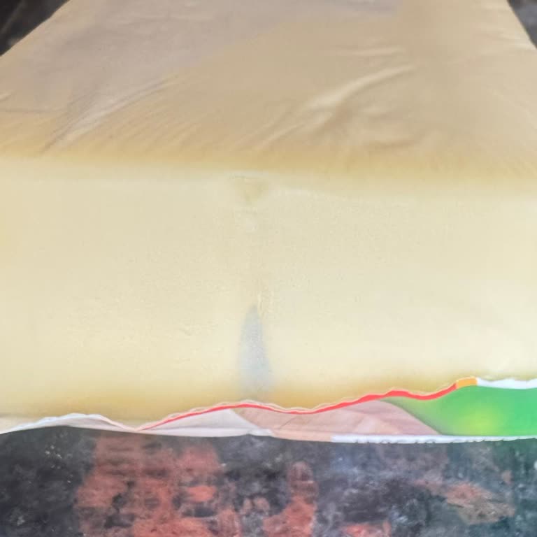 Son Kullanma Tarihi Geçerli Kaşar Peynirinin Küflenmesi Hayal Kırıklığı Yarattı