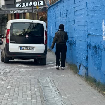 Yeni Yol Düzenlemesi Kaldırımsız Bırakıldı Yayalar Tehlikede