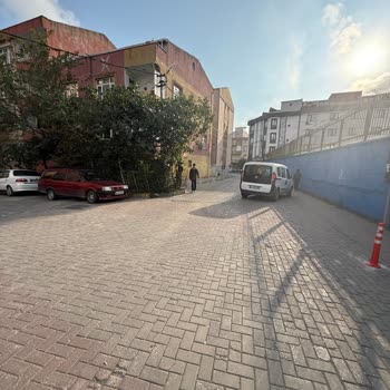 Yeni Yol Düzenlemesi Kaldırımsız Bırakıldı Yayalar Tehlikede