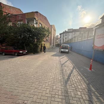 Yeni Yol Düzenlemesi Kaldırımsız Bırakıldı Yayalar Tehlikede