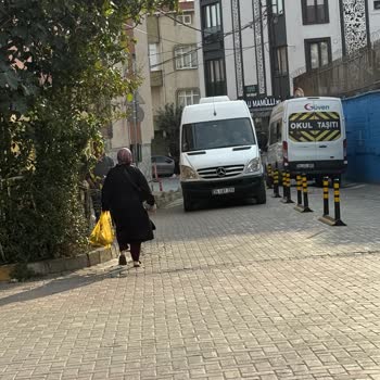 Yeni Yol Düzenlemesi Kaldırımsız Bırakıldı Yayalar Tehlikede