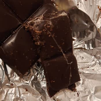Son Tüketim Tarihi Geçmemiş Çikolatada Kurtlanma Ve Tat Bozukluğu Şoku