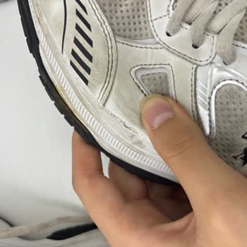 FLO Ayakkabı Yaklaşık 1 Ay Sonra Her İki Ayakkabının Bilek Kısımlarında Yırtılmalar Oluştu