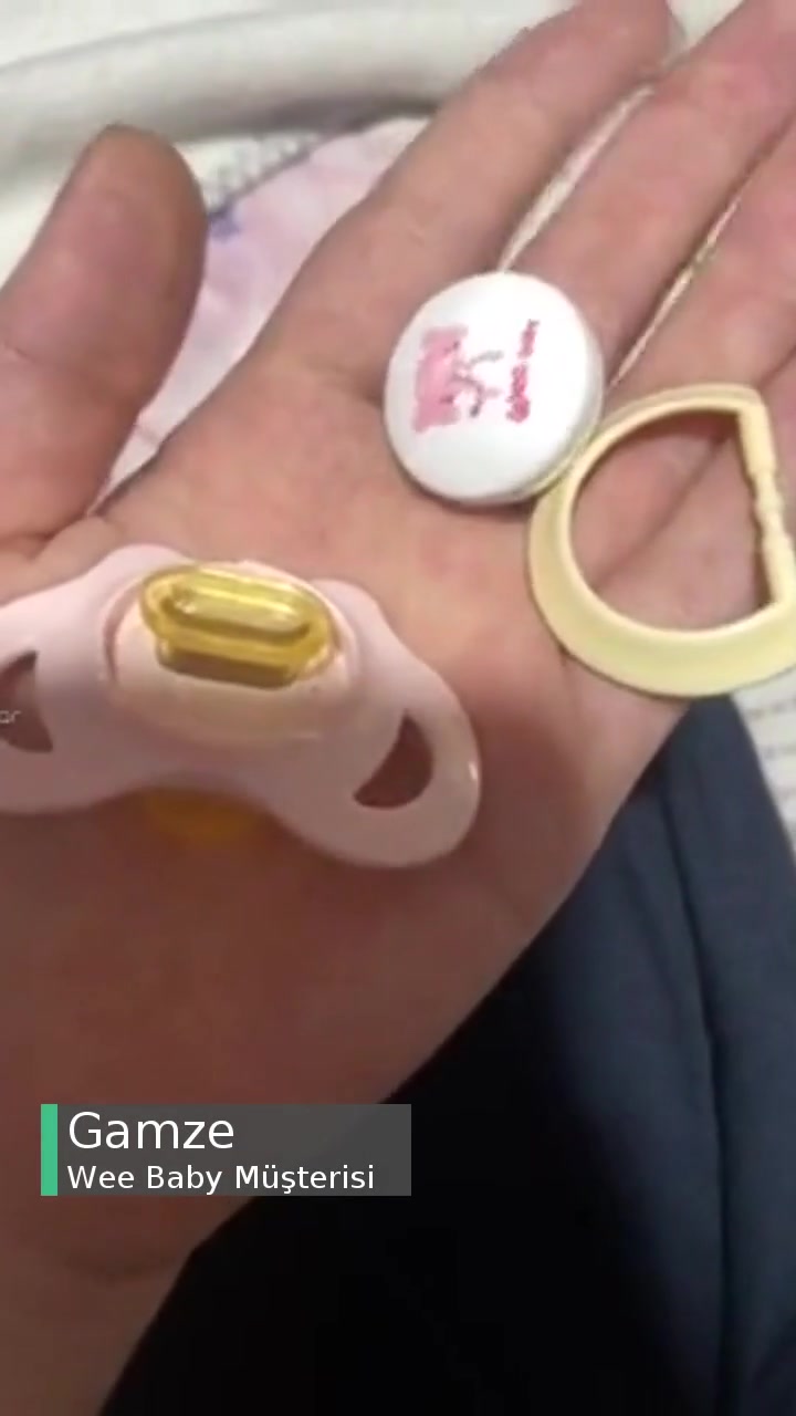 Wee Baby Emzik Kırıldı videonun kapak resmi