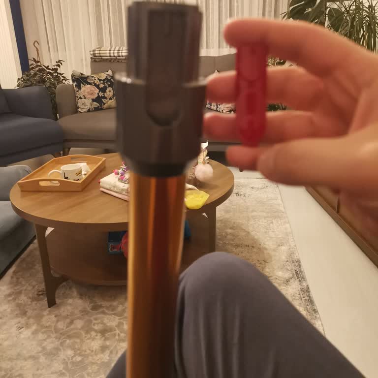 Dyson Süpürge Borusu İçin Küçük Parça Kırıldı Tüm Boru Değişimi İsteniyor