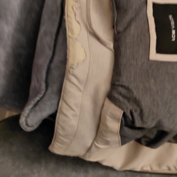 Az Kullanılan Montun Boyun Kısmında Erken Soyulma Ve Çözüm Eksikliği