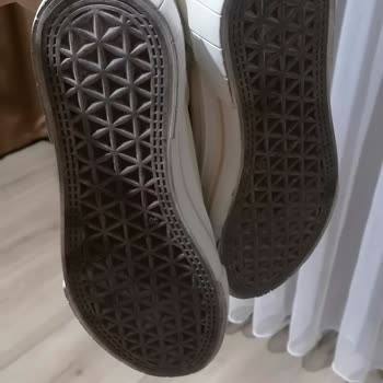 İlk Kullanımda Ayağımı Yaralayan Sneaker İçin İade Talebi