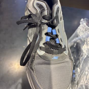 Garanti Kapsamındaki Ayakkabının Kısa Sürede Yırtılması Ve Çözüm Sunulmaması