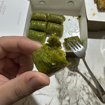 Aldığım Fıstıklı Dürümden Kıl Çıktı Hijyen Ve Müşteri Hizmetleri Hayal Kırıklığı