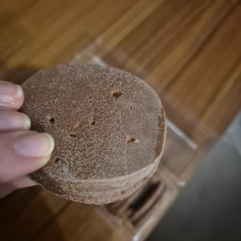 Aldığım Çikolatada Küf Benzeri Madde Ve Kabarcıklarla Karşılaştım