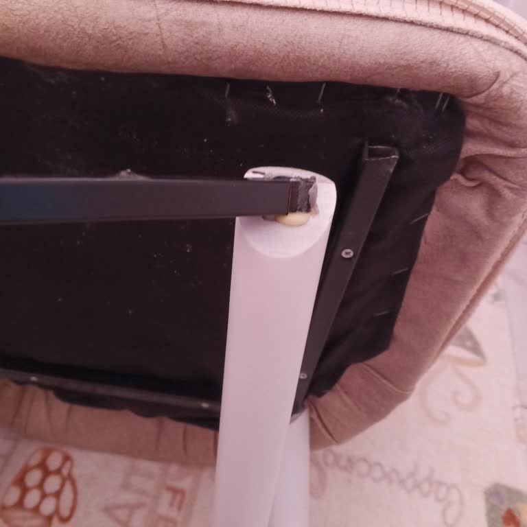 Garanti Kapsamındaki Sandalyenin Ayağı Kırıldı, Mağaza İlgilenmiyor