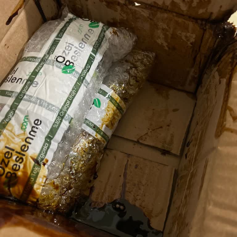 Ozelbeslenme.com Siparişimdeki Pekmez Şişeleri Aktı, Tüm Ürünler Kirlendi!