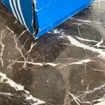 Yırtık Ve Özensiz Paketle Teslim Edilen Çocuk Ayakkabısı Hayal Kırıklığı Yaşattı