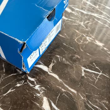 Yırtık Ve Özensiz Paketle Teslim Edilen Çocuk Ayakkabısı Hayal Kırıklığı Yaşattı