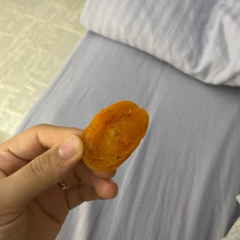 Aldığım Kuru Kayısıda Yoğun Acı Koku Ve Tadı İle Siyah Noktalar Vardı