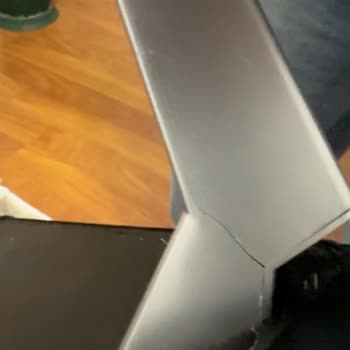 Aldığım Koltuk Takımı Daha İlk Günden Kırık Çıktı, Çözüm Bekliyorum!