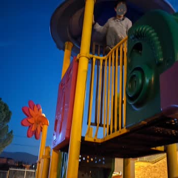 Çocuk Parkında Güvenlik Ve Bakım Eksikliği Tehlike Saçıyor