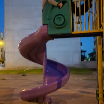 Çocuk Parkında Güvenlik Ve Bakım Eksikliği Tehlike Saçıyor