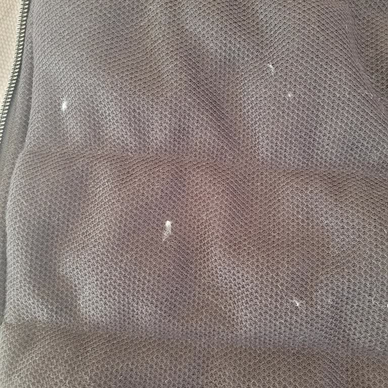 Aldığım Montun İçinden Bir Hafta İçinde Beyaz Tüyler Çıkmaya Başladı