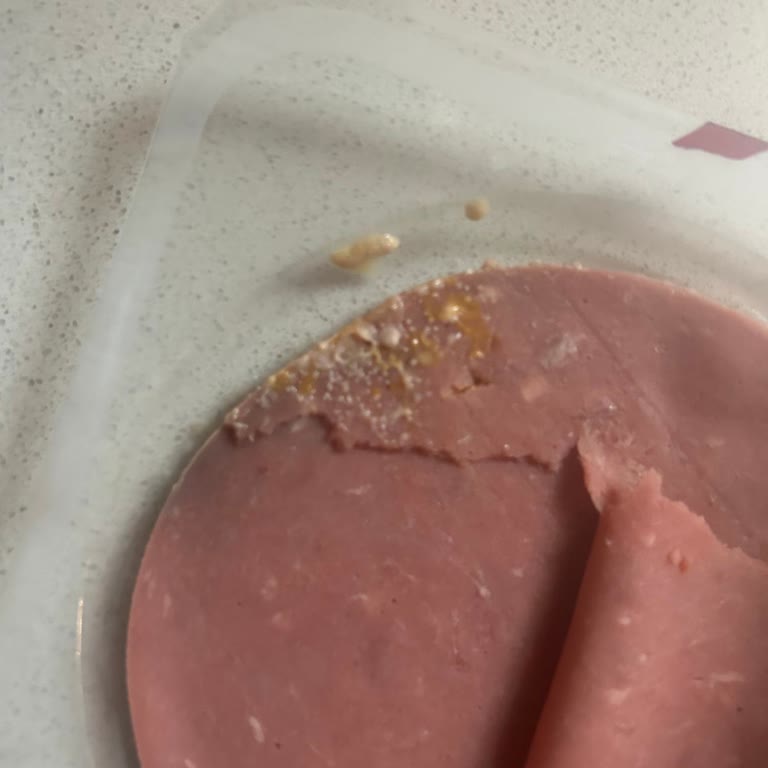 Taze Olması Gereken Jambonda Kötü Koku Ve Bozukluk Şoku!