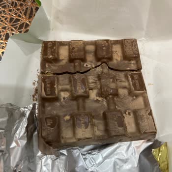 Bayat Ve Tadı Bozulmuş Ülker Kare Antep Fıstıklı Çikolata Sorunu