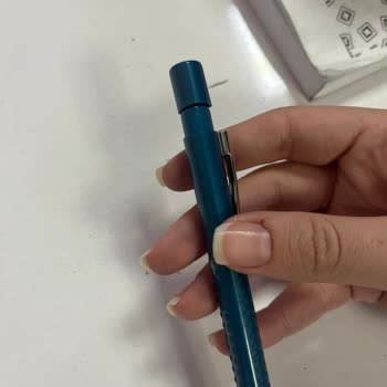 Faber-Castell Üçgen Kalemlerde Sürekli Parça Fırlama Sorunu