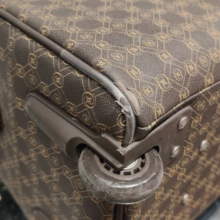 Vakko Valiz İlk Kullanımda Hasarlandı, Tamir Edilmeden Geri Gönderildi