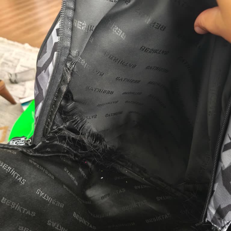 Bir Ayda Yırtılan Çantaya Garanti Kapsamında Değişim Talebi