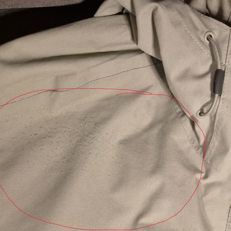 Columbia Montumun Omuz Kısmında Cırt Cırtlar Tüylenmeye Neden Oldu