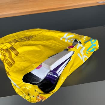 PTT Kargo İle Kitaplarım Ezilmiş Ve Paketi Yırtık Halde Teslim Edildi