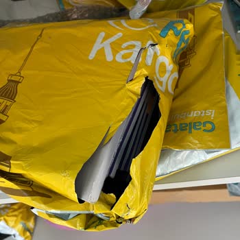 PTT Kargo İle Kitaplarım Ezilmiş Ve Paketi Yırtık Halde Teslim Edildi