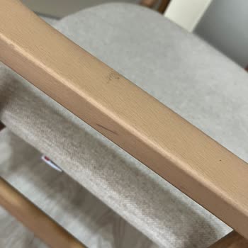 Kırık Sandalyenin Yenisi Farklı Malzeme Ve Renkle Teslim Edildi, Firma Sorumluluk Almıyor