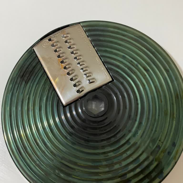 Karaca Züccaciye Rende Ve Doğrayıcı Parçasının Renginde Solma Oldu, Haznesinde Çizikler Oluştu!