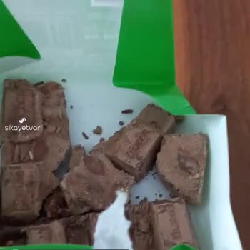 Ülker Bütün Antep Fıstıklı Sütlü Çikolata