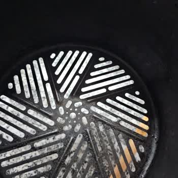 Airfryer'ın İç Haznesi Ve Sepeti Soyuluyor, Garanti Kapsamında Değişim Talebi