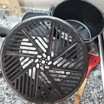 Airfryer'ın İç Haznesi Ve Sepeti Soyuluyor, Garanti Kapsamında Değişim Talebi