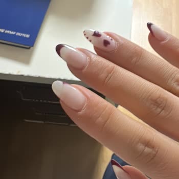 Protez Tırnak Uygulaması Sonrası Ciddi Sağlık Sorunları Ve Memnuniyetsizlik