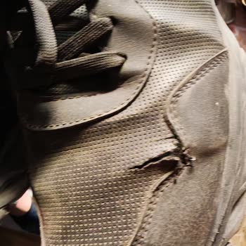 Hepsiburada Garanti Kapsamındaki Ayakkabılar Kısa Sürede Yıprandı, Değişim Yapılmadı