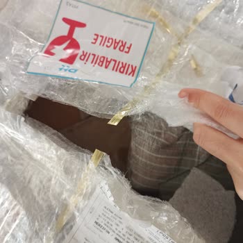 PTT Kargo'nun Dikkatsizliği Nedeniyle Camlı Çekmecem Kırıldı