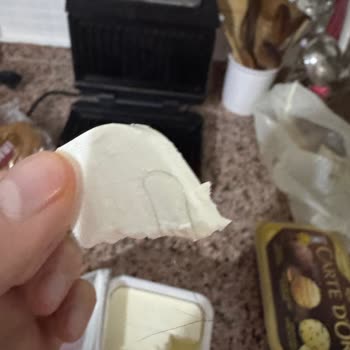 Peynirde İnsan Saçı Şoku: Sağlığımız Tehlikede