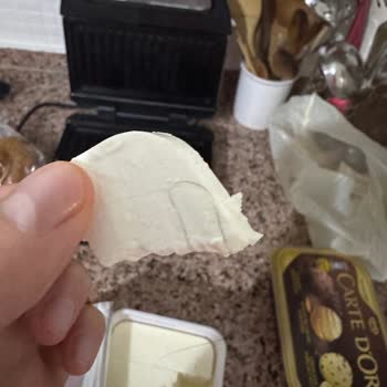 Peynirde İnsan Saçı Şoku: Sağlığımız Tehlikede