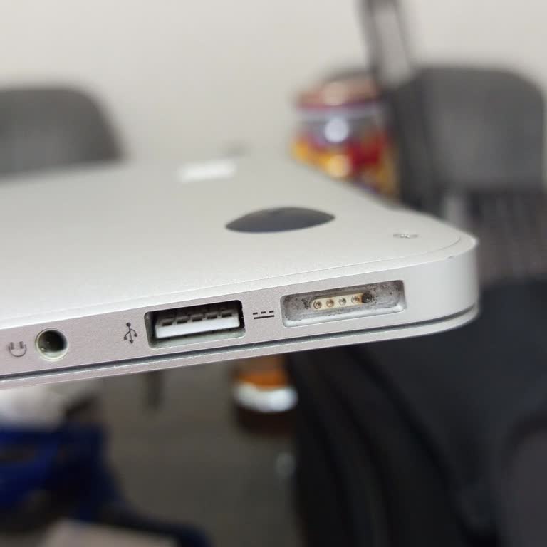 Aldığım Macbook Şarjı Bilgisayarımın Şarj Soketini Yaktı Satıcı İlgilenmiyor