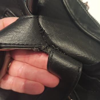 Greyder Çantada Dikiş Ve Fermuar Sorununa Çözüm Bulunmadı