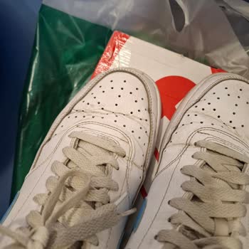 Beş Kez Giyilen Nike Ayakkabıda Çatlaklar Ve Mağazada İlgisiz Tavır