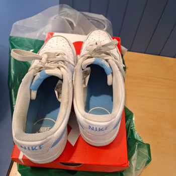 Beş Kez Giyilen Nike Ayakkabıda Çatlaklar Ve Mağazada İlgisiz Tavır