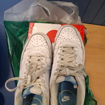 Beş Kez Giyilen Nike Ayakkabıda Çatlaklar Ve Mağazada İlgisiz Tavır