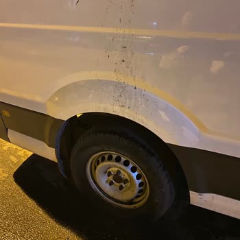 Çöp Toplama Aracı Nedeniyle Araçlarım Sürekli Kirleniyor Ve Mağdur Oluyorum